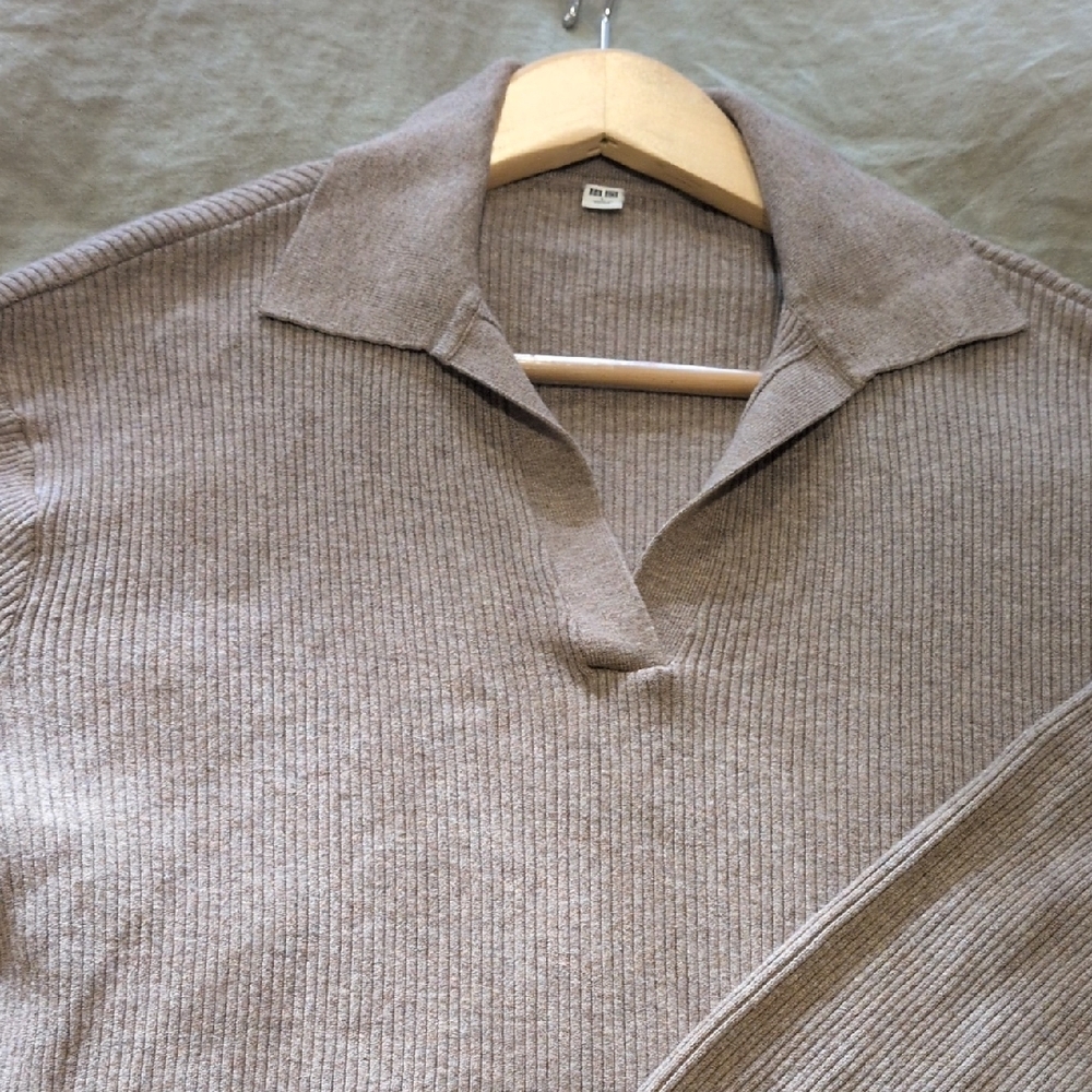 Uniqlo Women's V-Neck Sweater - Brown - Picture 4 of 5